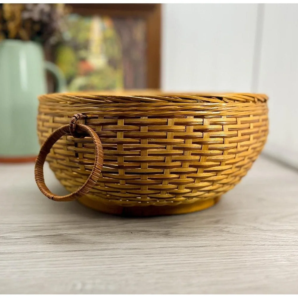Vintage Handwoven Wicker Basket:‎ Farmhouse Decor